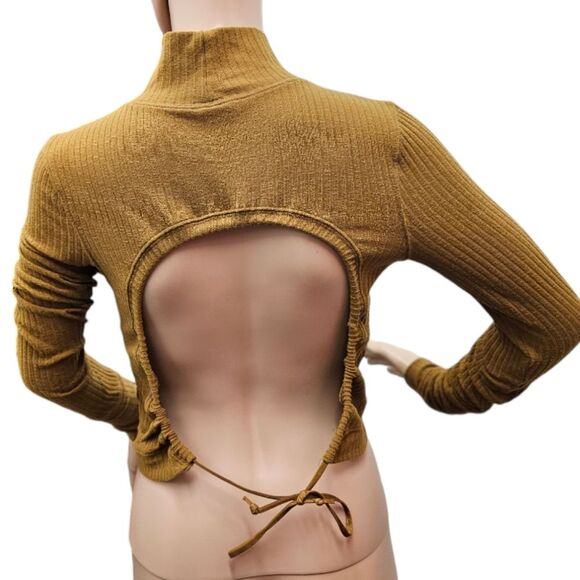 Free People Movement Can't Handle This Crop Top Open Back in High Atlas - Picture 3 of 6